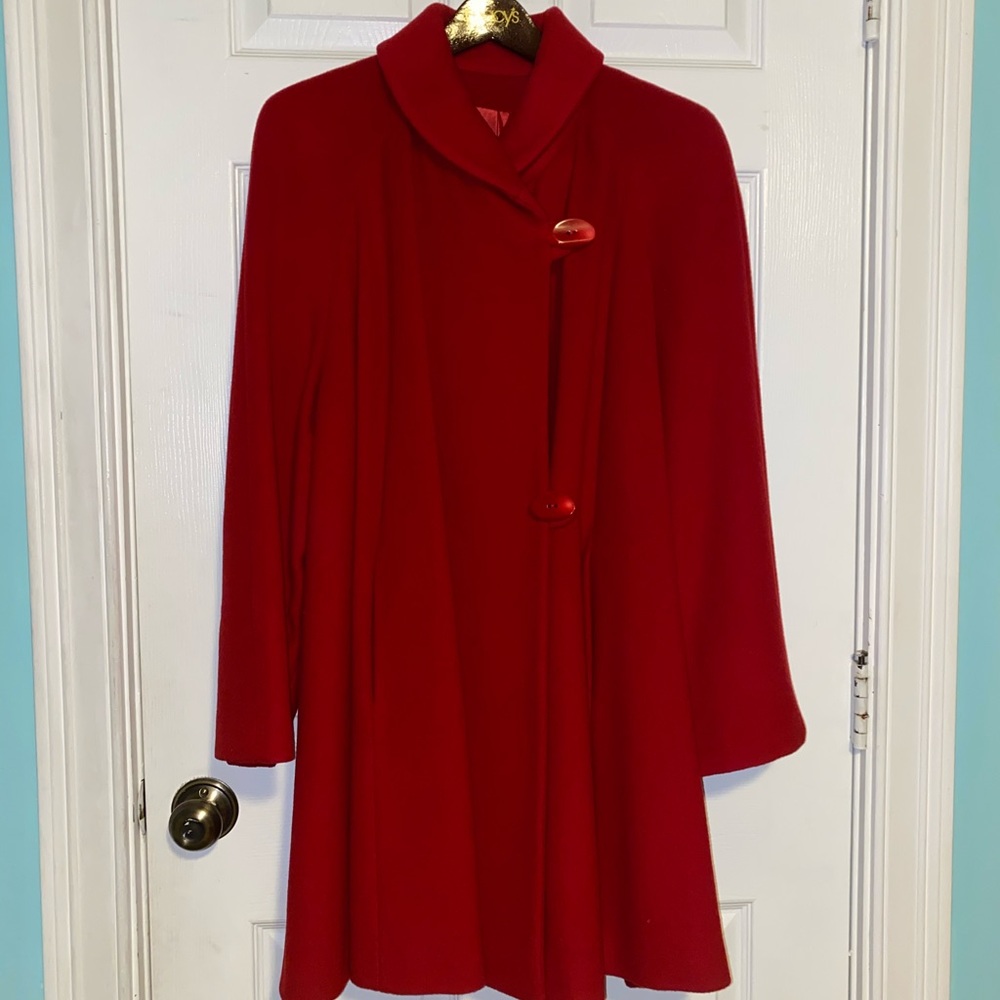 Beautiful Christmas/Winter pea flowy coat